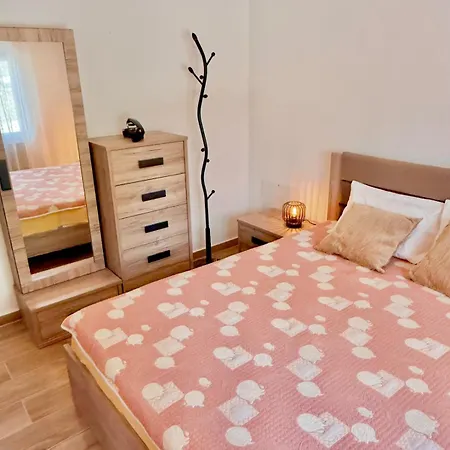 Cozy Apartment Áno Poróïa